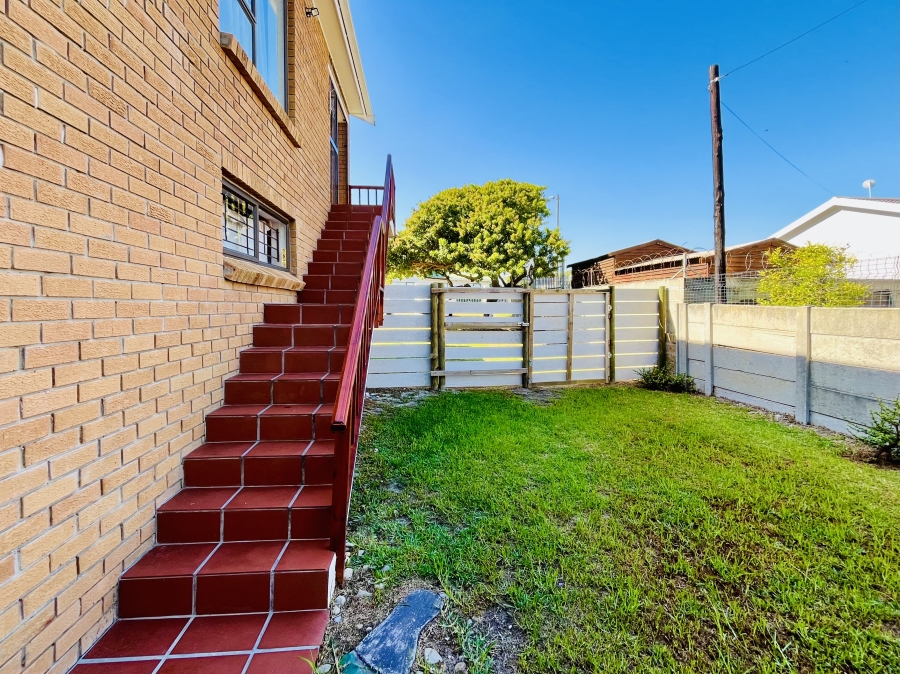 2 Bedroom Property for Sale in Sandbaai Western Cape